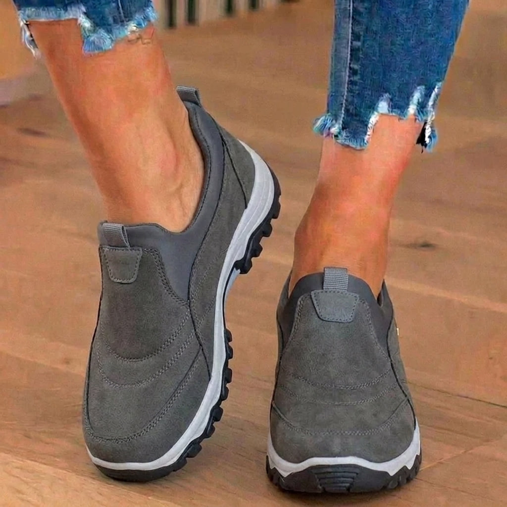 Sneakers Ortopediche Aggraziate dal Look Moderno