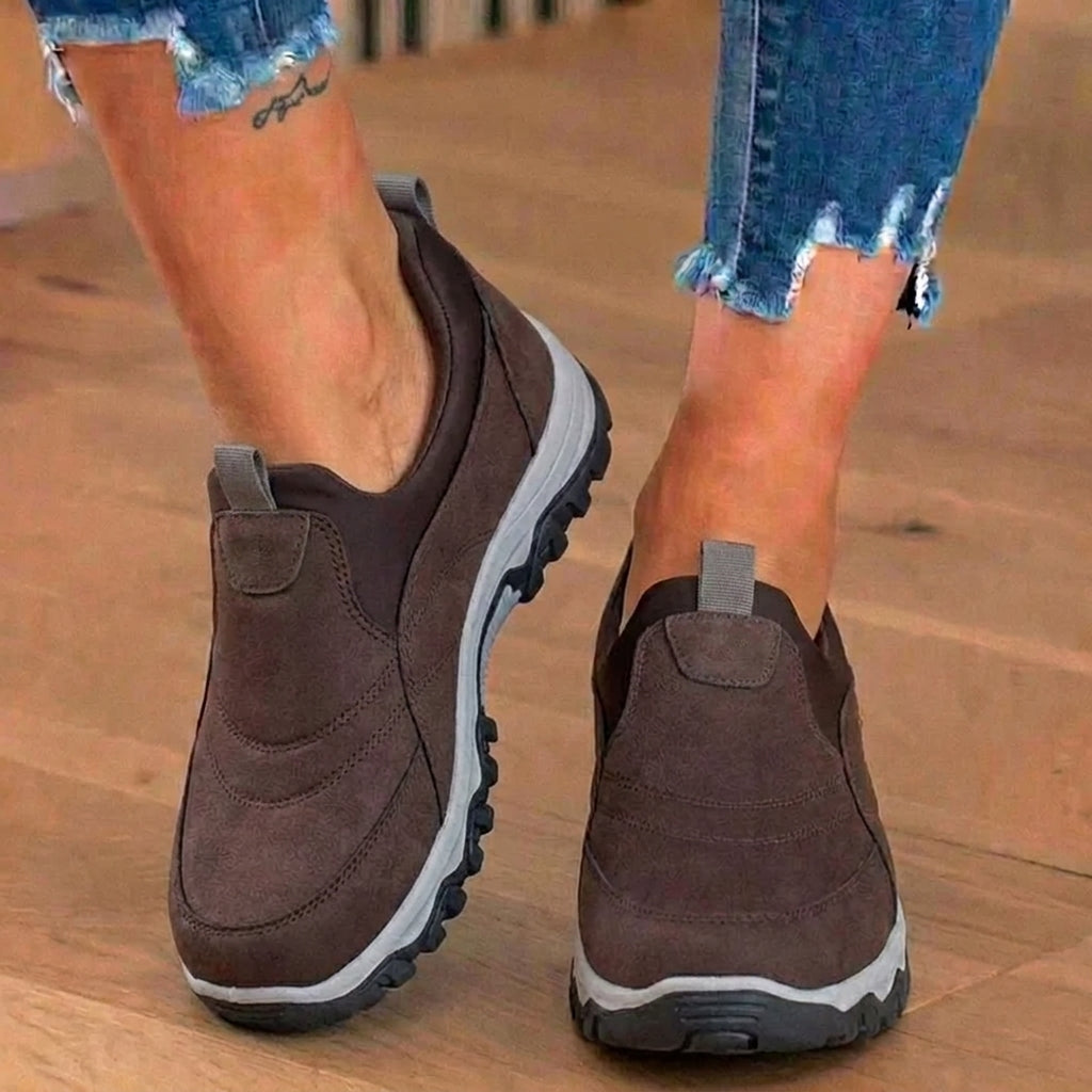 Sneakers Ortopediche Aggraziate dal Look Moderno