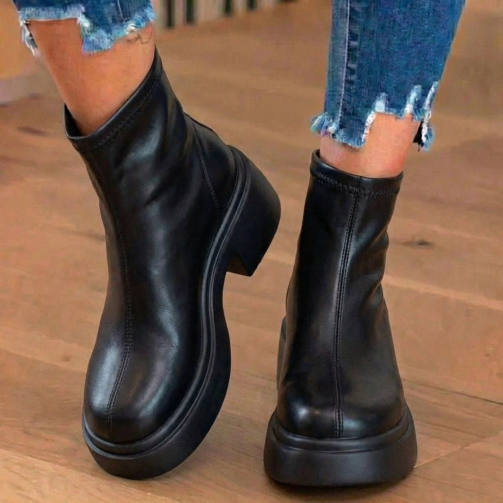 Black (7cm high heels)
